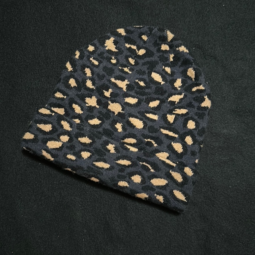 Cheetah beanie 🐆 the background is grey the spots are black and tan